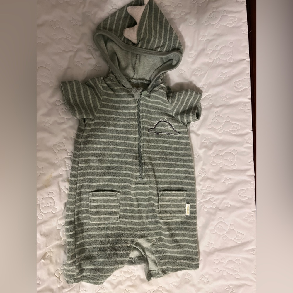 Tahari baby 0-3 months